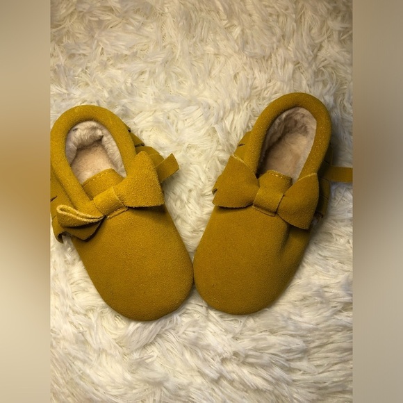 Monkey feet Yellow Bow Kids Shoes - Picture 3 of 16